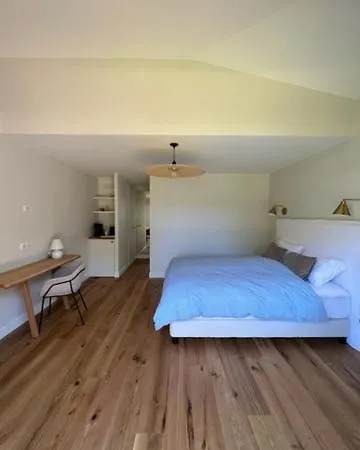 Вилла Chaleureuse Avec 5 Chambres & Piscine *