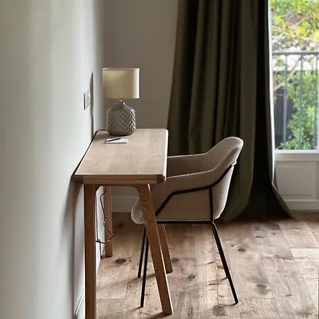 Chaleureuse Avec 5 Chambres & Piscine *