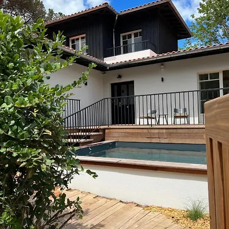 Chaleureuse Avec 5 Chambres & Piscine Вилла *
