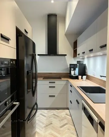 Вилла Chaleureuse Avec 5 Chambres & Piscine Гюжан-Местрас