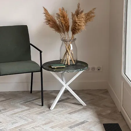 Вилла Chaleureuse Avec 5 Chambres & Piscine *